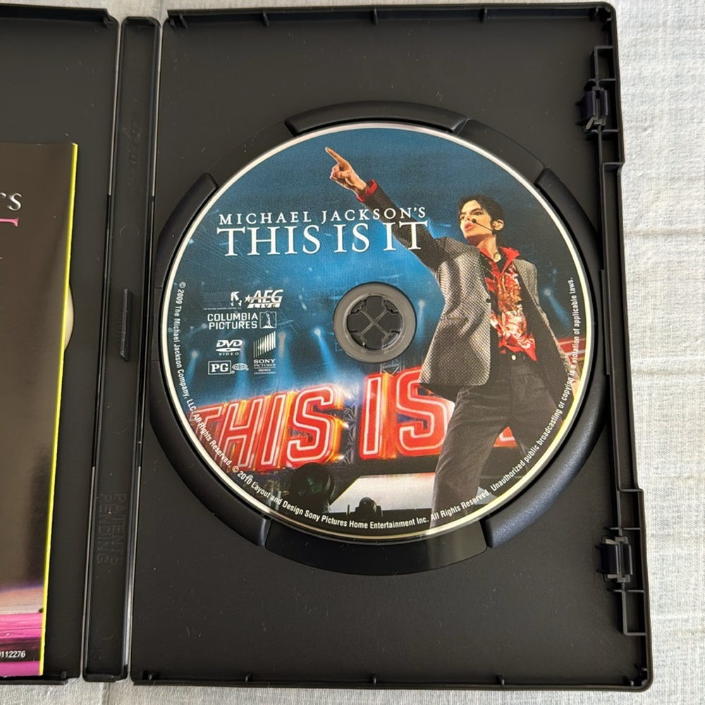 Michael Jackson’s THIS IS IT Discover The Man You Never Knew DVD Sony 2010 EXC! - Picture 6 of 12